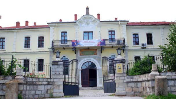 BITOLA, MACEDONIA - JULIO, 2015: Museo de Bitola. Bitola es la segunda mayor ciudad de la República de Macedonia . — Vídeo de stock