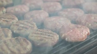 Barbekü grliling şiş kebap