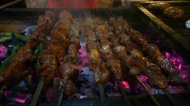 Barbekü grliling şiş kebap