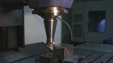 Metal işleme Cnc freze makinesi.