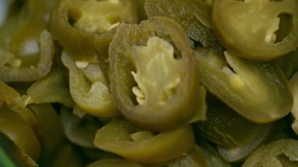 Couper les jalapenos verts en tranches sur tourner — Video