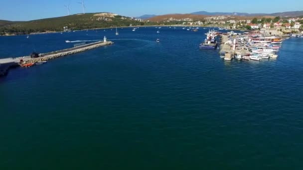 İzmir/Törökország-július, 2016: Seferihisar Sigacik Marina drone lövés — Stock videók