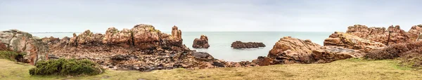 Costa Norte rochosa da ilha de Brehat — Fotografia de Stock