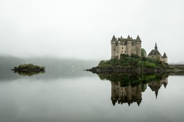 Chateau de Val sisli bir sabah