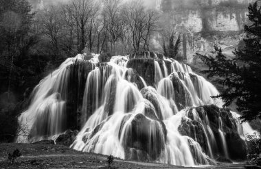 Tufs şelale Jura mountain yakınındaki