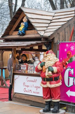 Noel Baba bir aperatif satarak