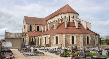 Pontigny Abbey mezarlık ile