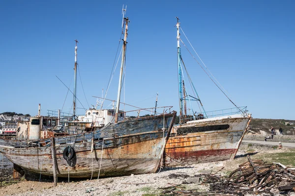 Verlaten scheepswrakken op strand — Stockfoto