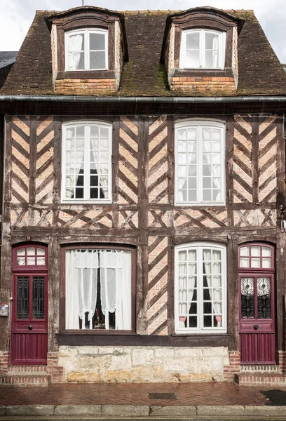 Timber frame building — Stock Photo, Image