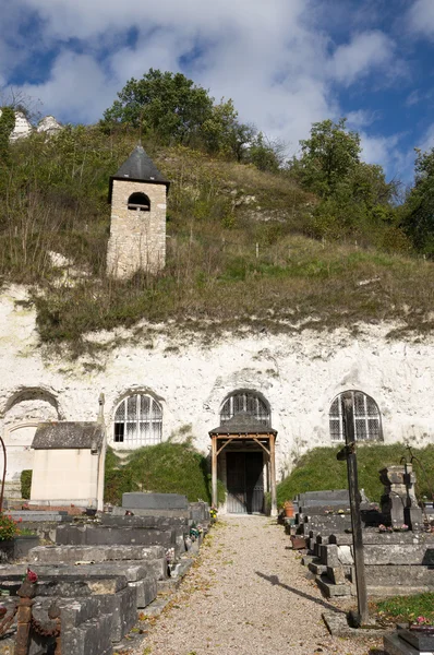 Troglodiet kerk in de buurt van la Roche Guyon — Stockfoto