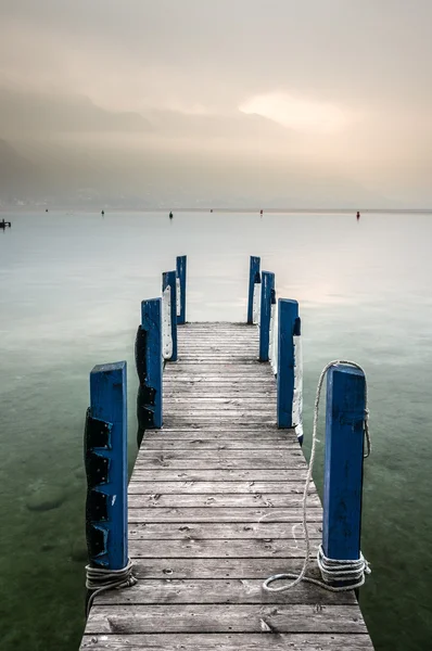 Wooden dock and blue pillar — Stock Photo, Image