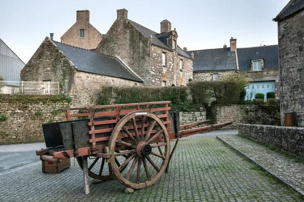 Wooden carriage in the Locronan Village — Stock Image Wooden carriage in the Locronan Village Stock Picture