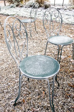 Dekoratif metal sandalyeler