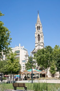 Nimes şehir merkezi parkta