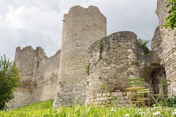 Руїни середньовічної фортеці — стокове фото