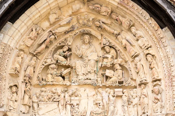 Sculture gotiche sulla facciata dell'Abbazia — Foto Stock