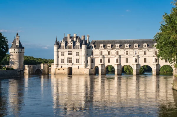 Alacakaranlıkta Chenonceau Kalesi