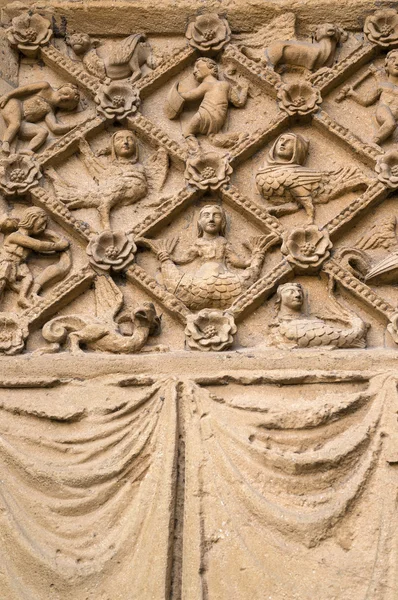 Detalle de tallas en la catedral gótica — Foto de Stock