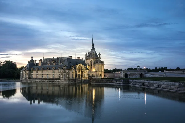 Castle of Chantilly at dusk — Stock Photo, Image