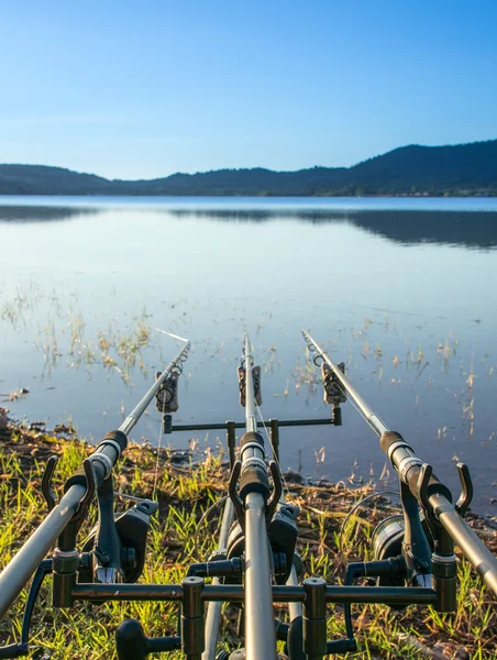 Tre canne da pesca parallele — Foto Stock