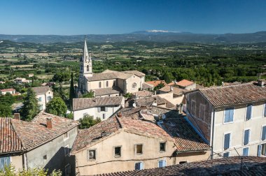 Luberon manzaralı Katedrali ile