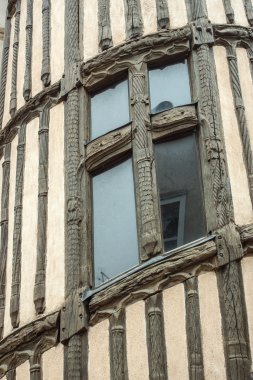 Ahşap çerçeve penceresi