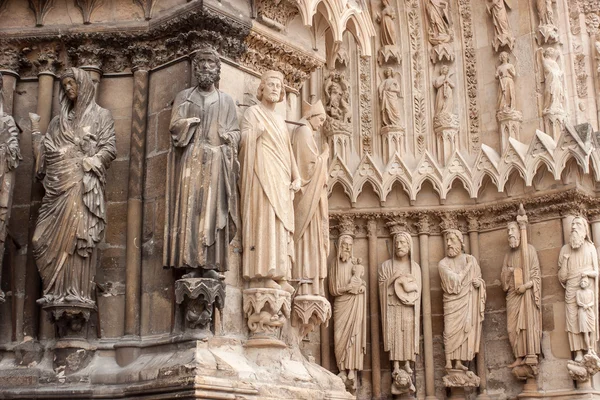 Voorkant van de kathedraal van Notre-Dame — Stockfoto