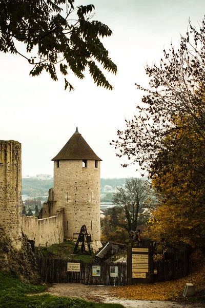 塔的普罗旺斯古城墙 — 图库照片