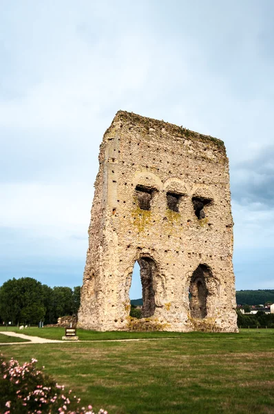 Ruínas do castelo antigo — Fotografia de Stock