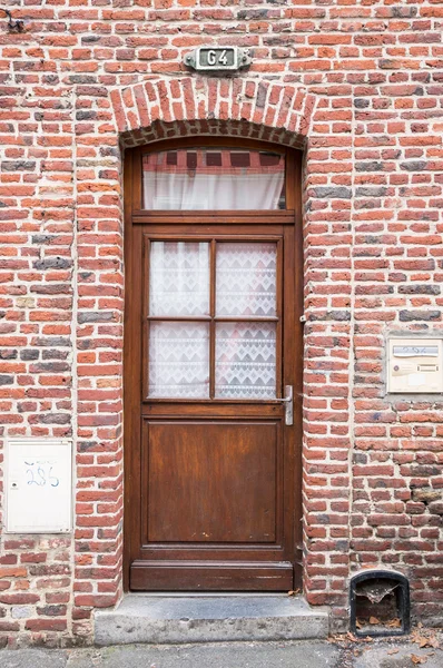 Porta di legno marrone — Foto Stock