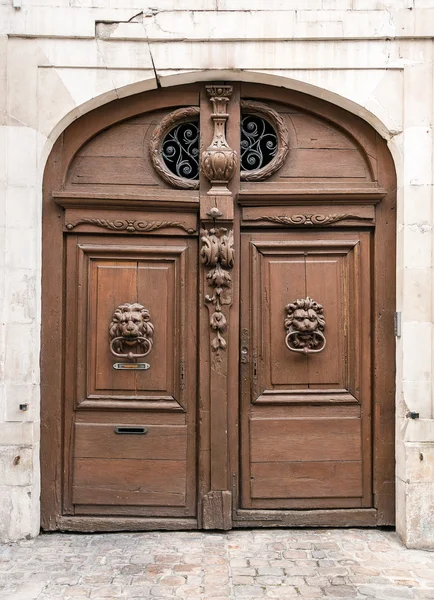 旧的棕色门 — 图库照片