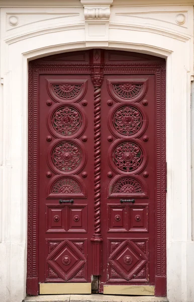 Porta de madeira vermelha — Fotografia de Stock