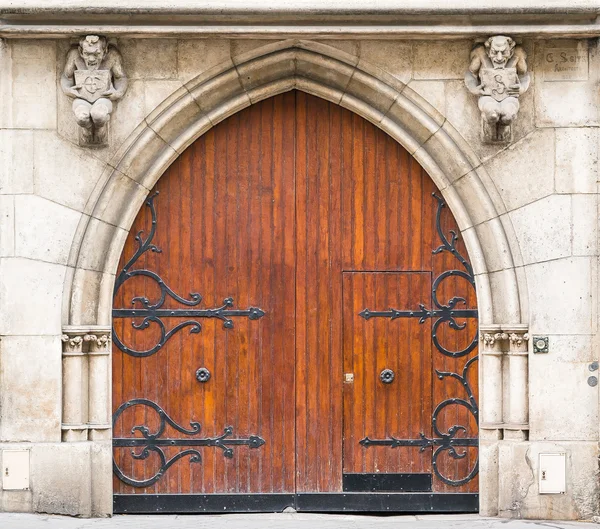 Vieille porte médiévale en bois — Photo