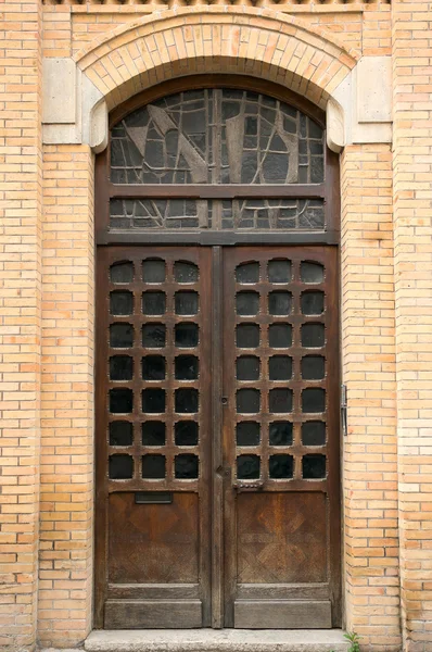 Oude bruine houten deur — Stockfoto