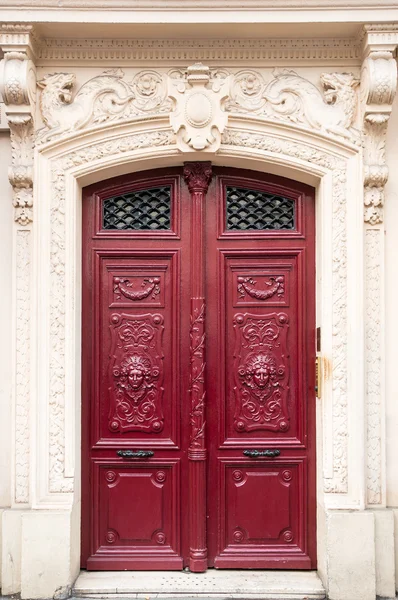 Porte en bois rouge — Photo