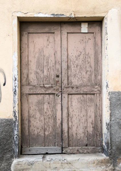 Eski basit ahşap kapı — Stok fotoğraf
