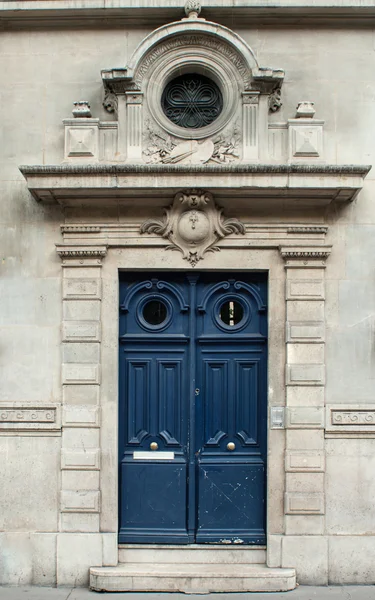 Porta azul parisiense típica — Fotografia de Stock