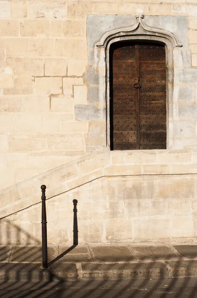 Uma porta velha parisiense — Fotografia de Stock