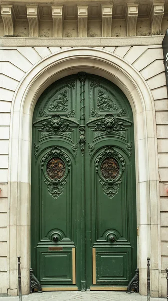 Vecchia porta di legno verde — Foto Stock