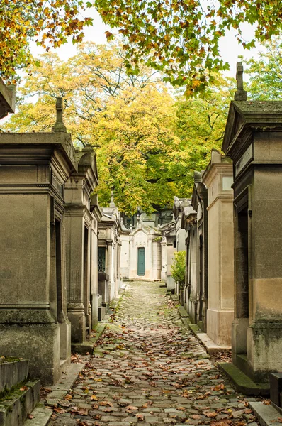 Arnavut kaldırımlı yol mezarlığı — Stok fotoğraf