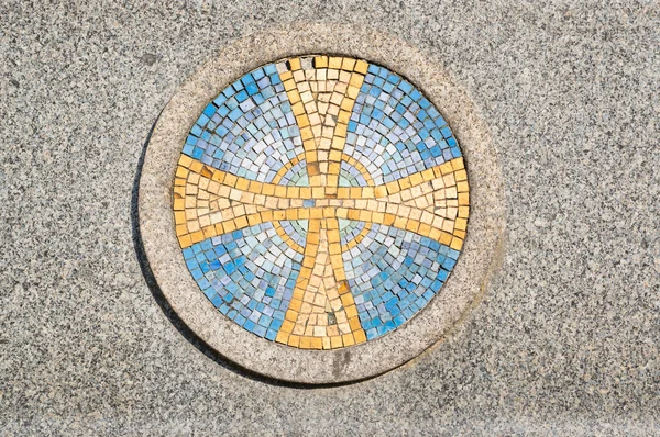 Mozaika żółty i niebieski krzyż — Zdjęcie stockowe