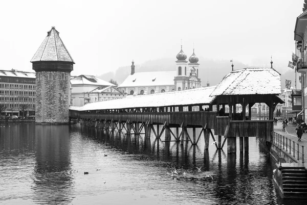 Wooden Chapel Bridge of Lucerne — Stock Photo, Image