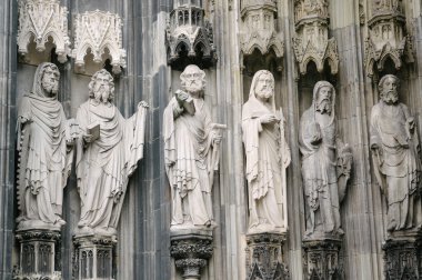 Heykeller üzerinde Köln Katedrali