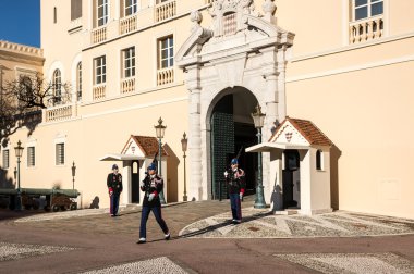 Saray Muhafızları sarayın ön