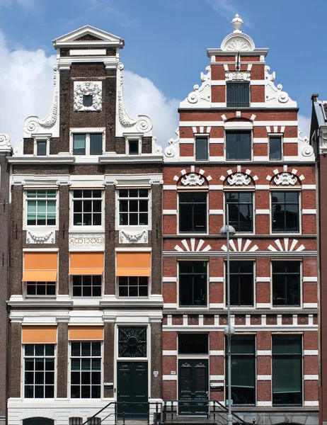 Typische gebäude im amsterdam — Stockfoto