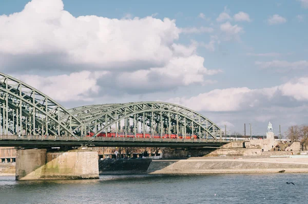 Pohled na Kolín Hohenzollern Bridg — Stock fotografie