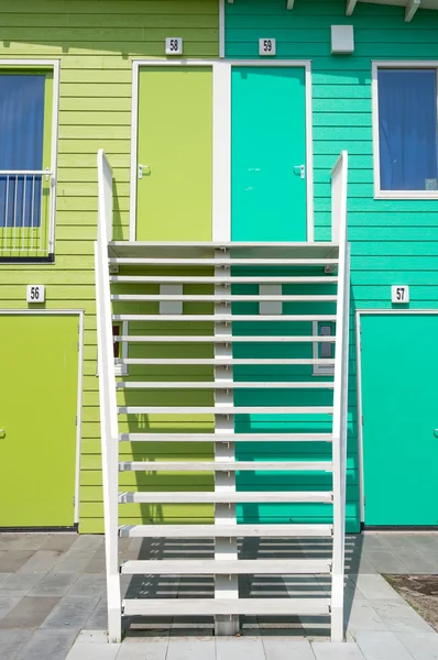 Treppe eines bunten Wohnmobils — Stockfoto