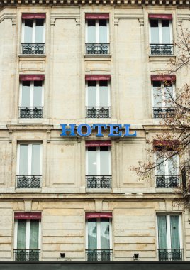 Tipik Paris oteli