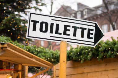 Tuvalet işaret üstünde belgili tanımlık Noel çarşı