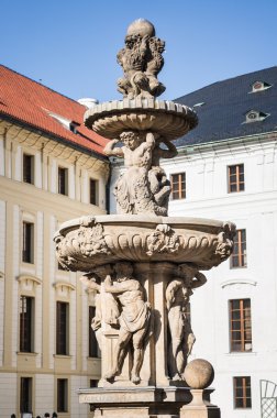 Prag Kalesi alanında çeşme